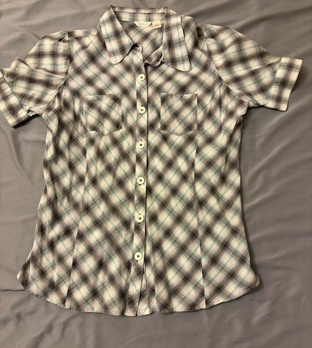 Maurices Plaid Short Sleeve Button Down Shirt Size L